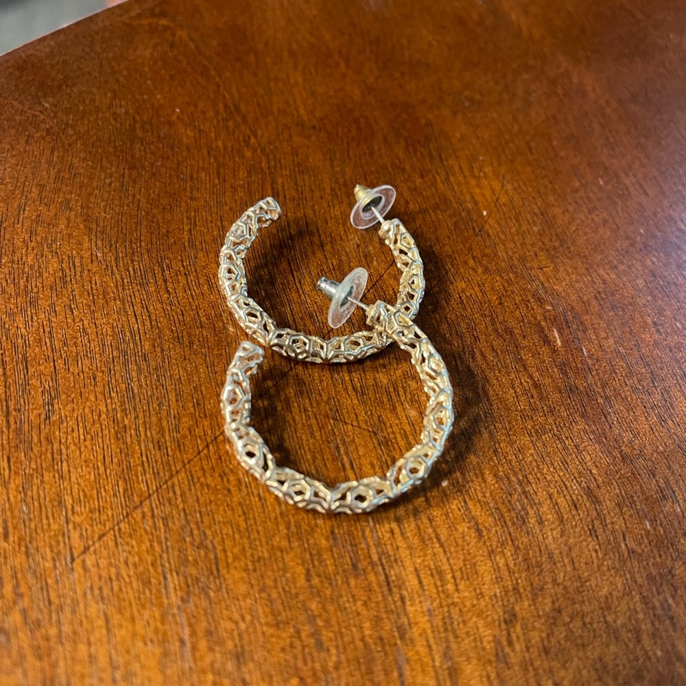 Kendra Scott Elegant Filigree Gold Hoop Earrings